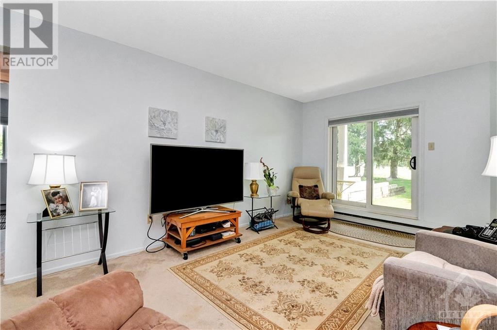 268 LORRY GREENBERG DRIVE UNIT16, (MLS® 6161376) See this condo
