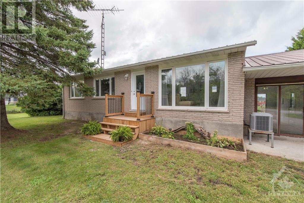 Listing 1310426 - Large Photo # 1
