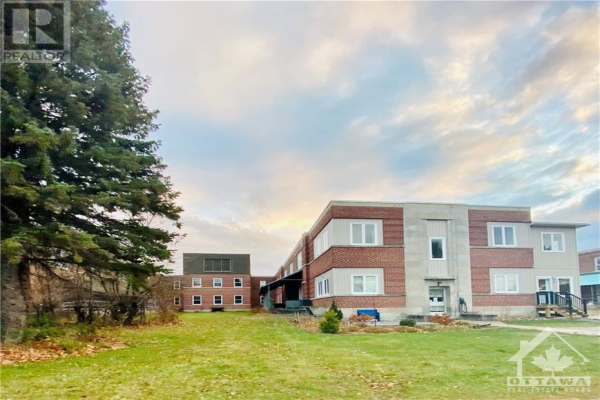 361 QUEEN STREET, Smiths Falls