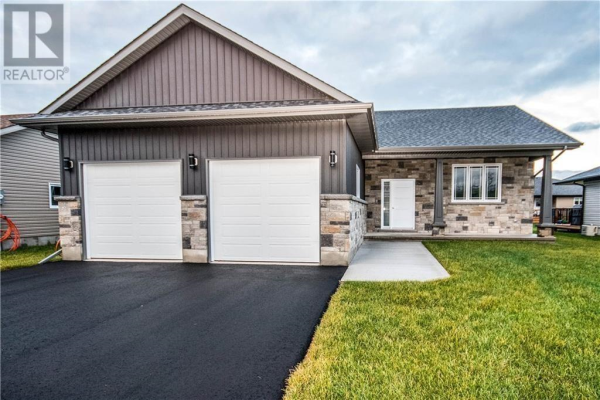 26 ZACHARY STREET, Petawawa