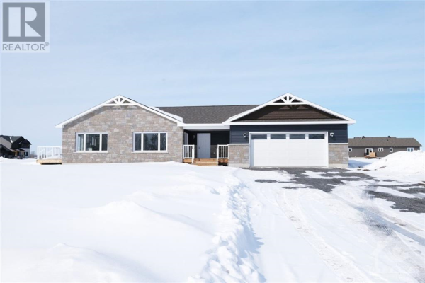 315 TRUDEAU CRESCENT, Russell