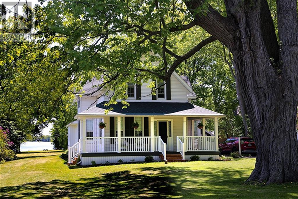 12136 LAKESHORE DRIVE, Morrisburg