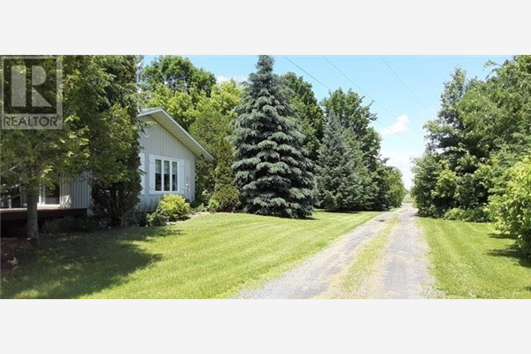 2430 CONCESSION 6 ROAD, St Eugene