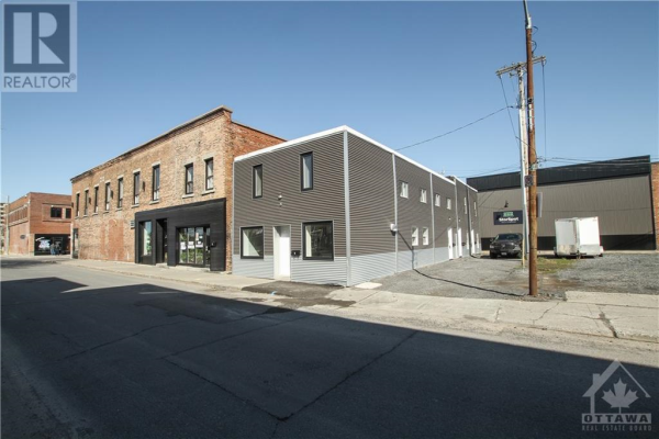 9 FIRST STREET E, Cornwall