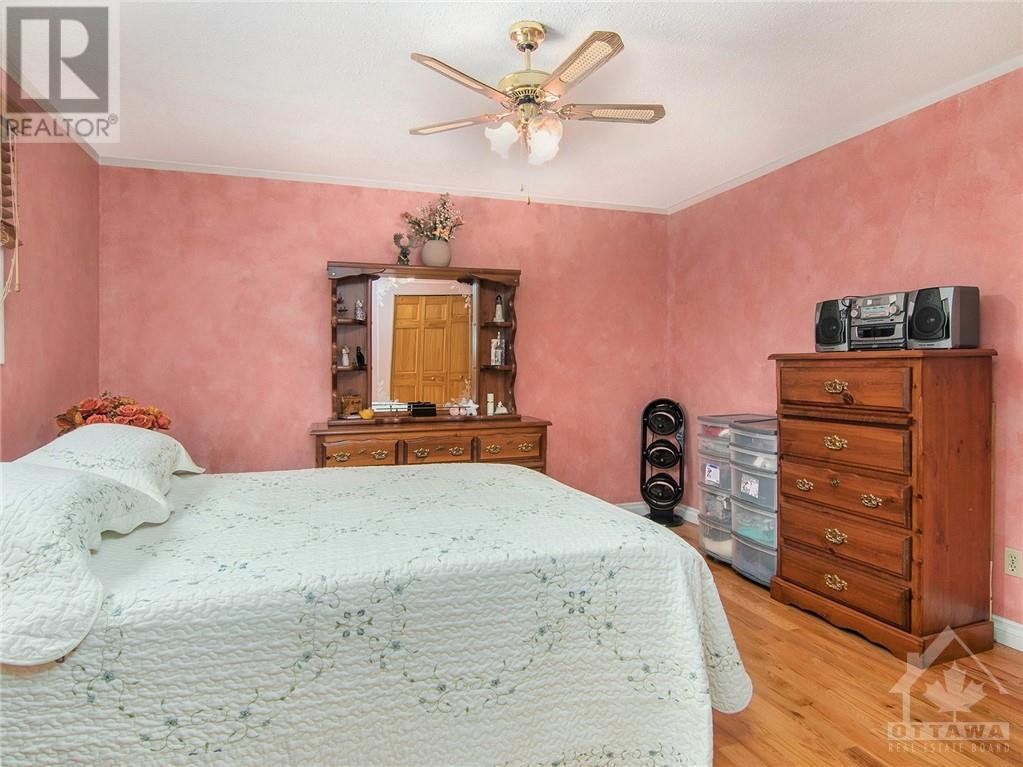 Listing 1327431 - Large Photo # 15