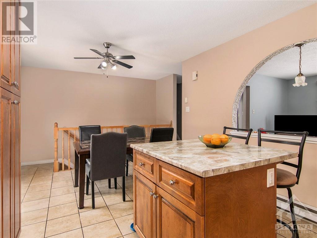 Listing 1327431 - Large Photo # 11