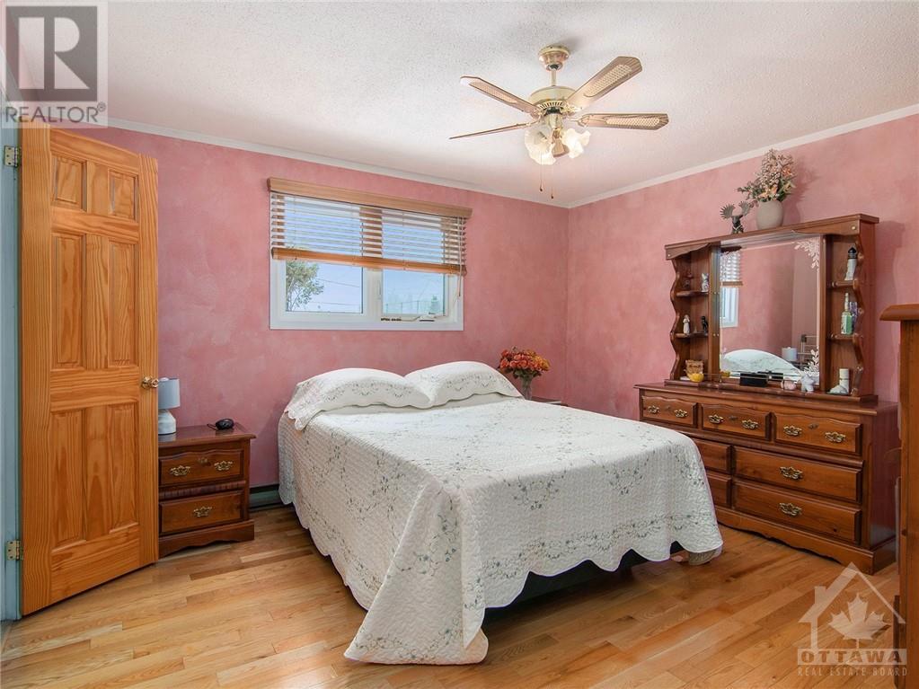 Listing 1327431 - Large Photo # 12