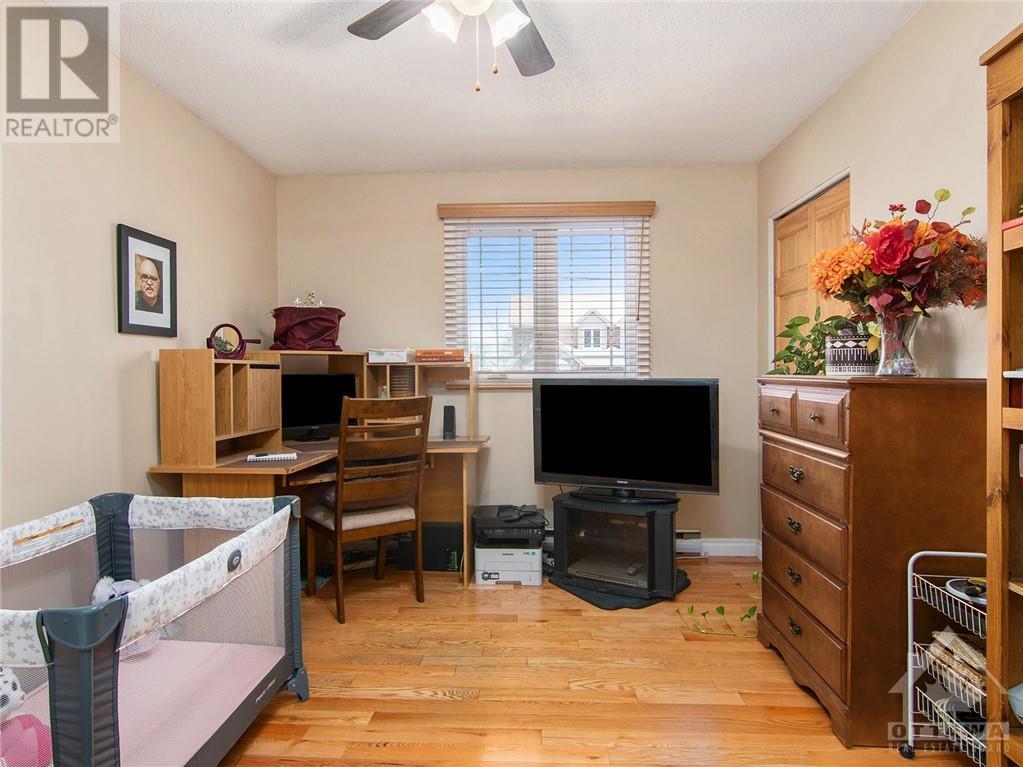 Listing 1327431 - Large Photo # 17