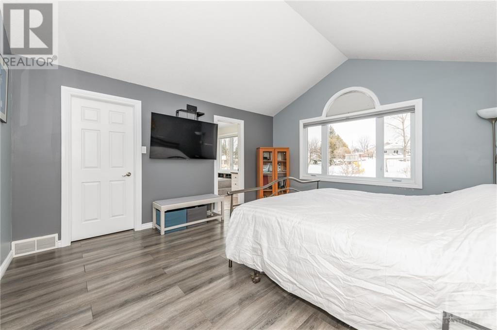 Listing 1327743 - Large Photo # 13