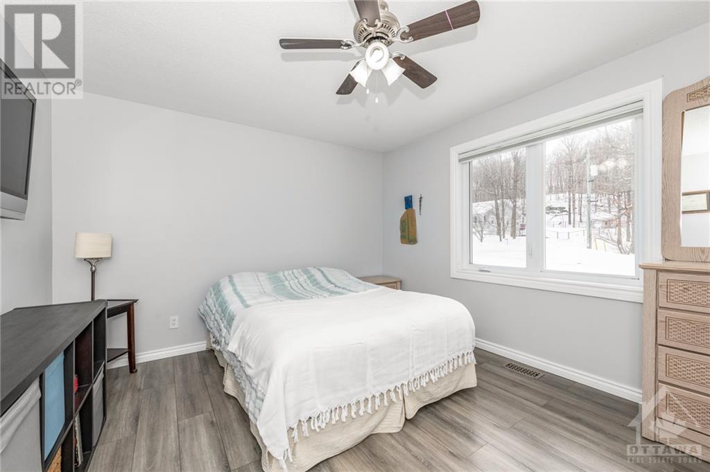 Listing 1327743 - Large Photo # 17