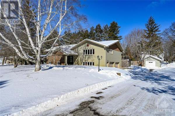 2518 RIDEAU FERRY ROAD, Perth