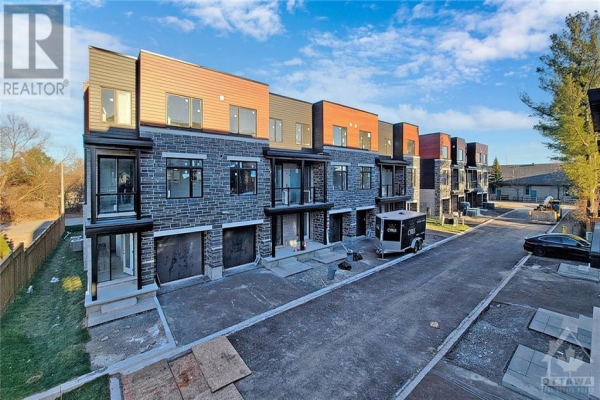 810-818 STAR PRIVATE, Ottawa