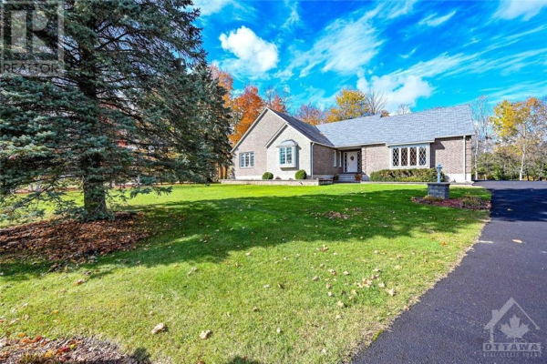 8 TUDOR CIRCLE, Smiths Falls