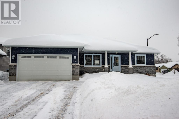 36 DUSTIN DRIVE, Petawawa