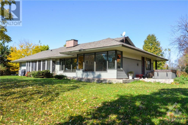 1665 RIDEAU FERRY ROAD, Perth