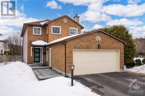 6 VICKERS WAY, Ottawa