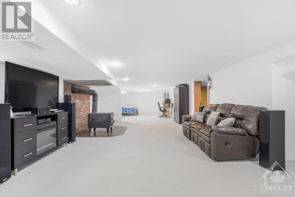 Listing 1330782 - Large Photo # 25