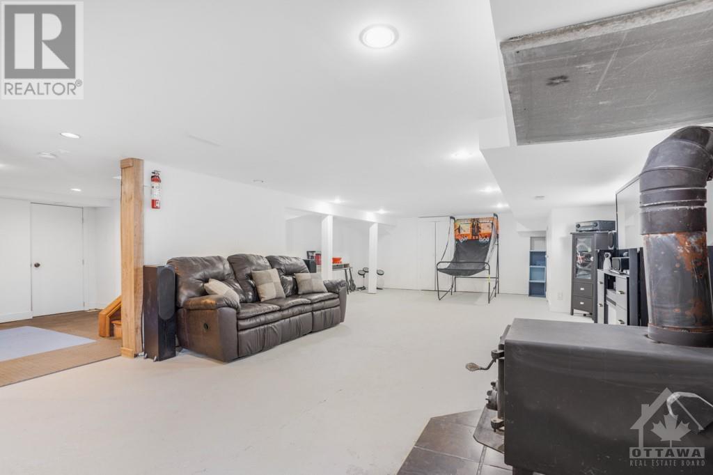 Listing 1330782 - Large Photo # 24
