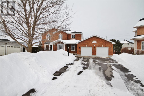 17 KINALEA CRESCENT, Stittsville