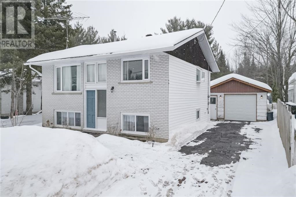 1166 B-LINE ROAD, Pembroke