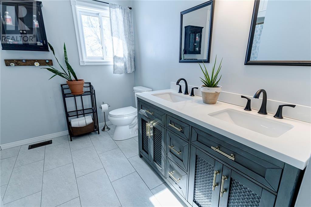 Listing 1332142 - Large Photo # 17