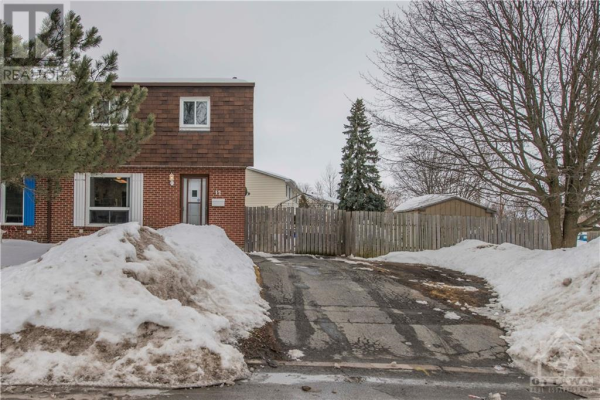 12 MORTON DRIVE, Kanata