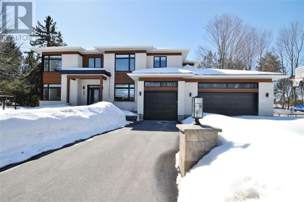 72 VAAN DRIVE, Ottawa