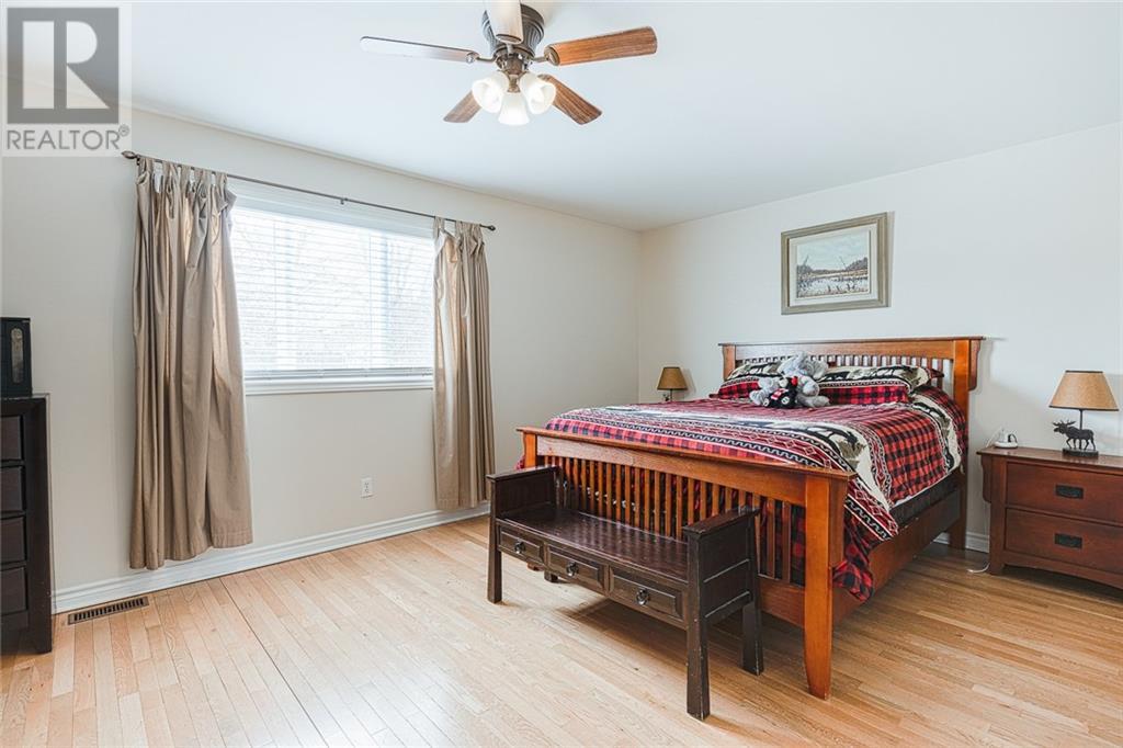 Listing 1332989 - Large Photo # 17