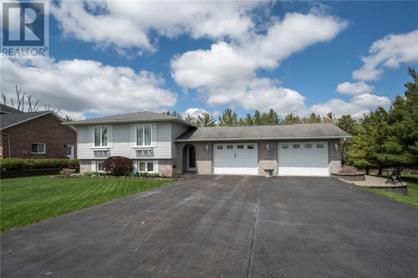 105 MACLEOD CRESCENT, Alexandria
