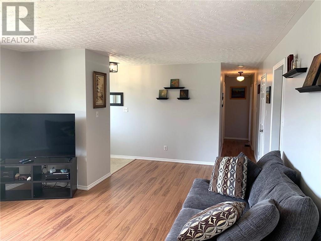Listing 1333438 - Large Photo # 4