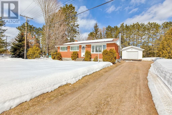 48 OTTAWA STREET, Chalk River