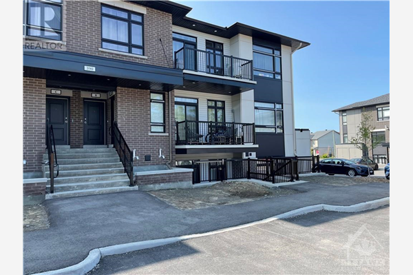 390 ROLLING MEADOW CRESCENT UNIT#A, Ottawa