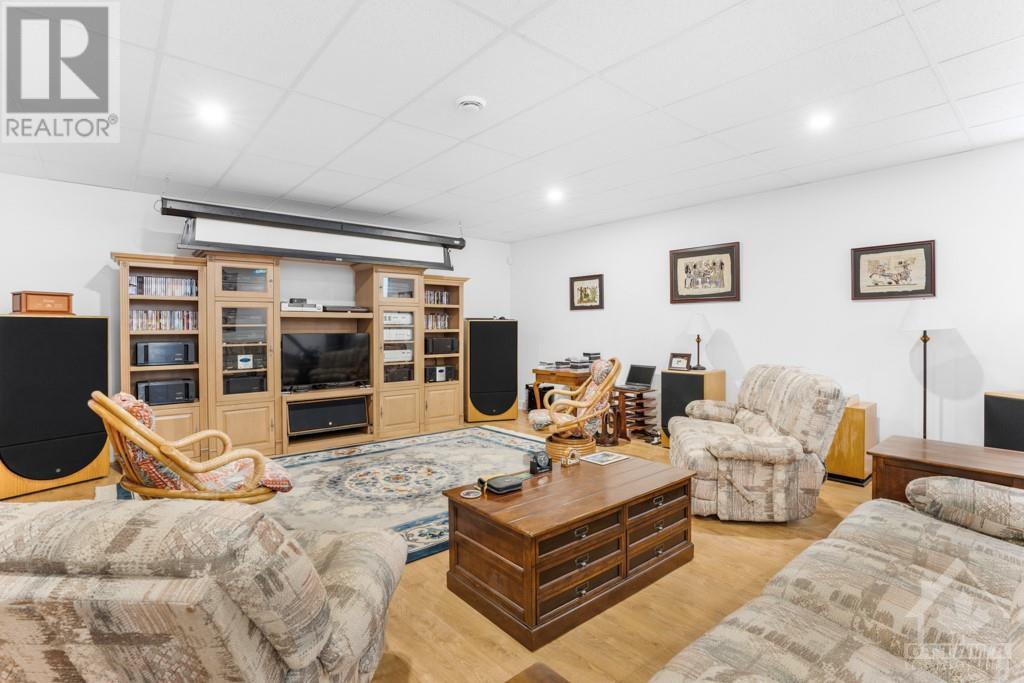 Listing 1335530 - Large Photo # 27