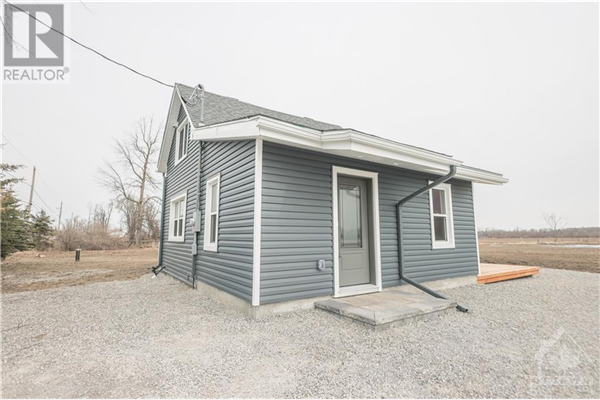 7057 FOURTH LINE ROAD, North Gower