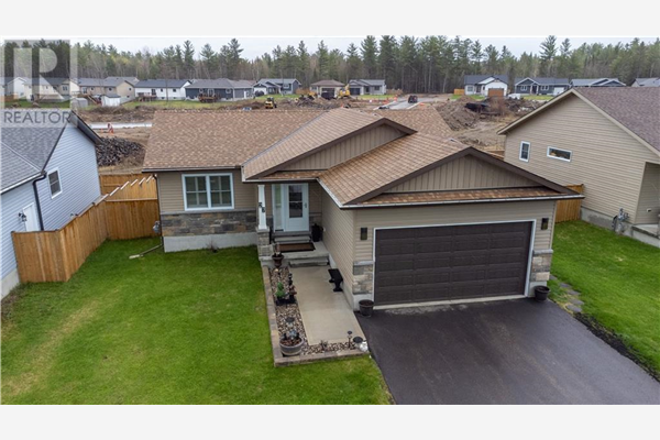 27 TERRANCE DRIVE, Petawawa