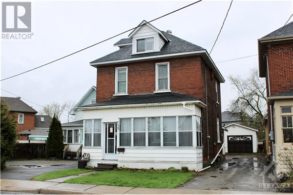 19 LEEDS STREET, Smiths Falls