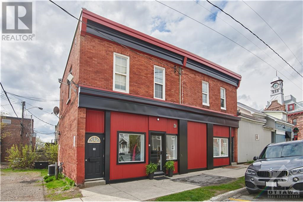 28-34 MARKET STREET N, Smiths Falls