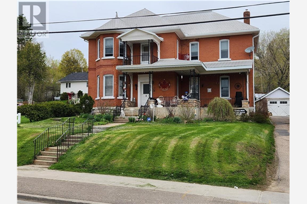 171 BONNECHERE STREET, Eganville