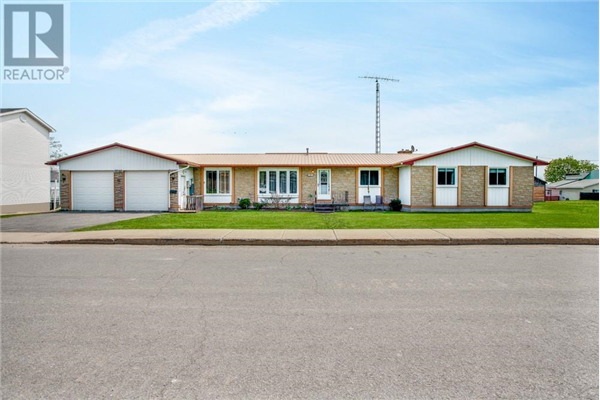 57 STANLEY AVENUE, Vankleek Hill