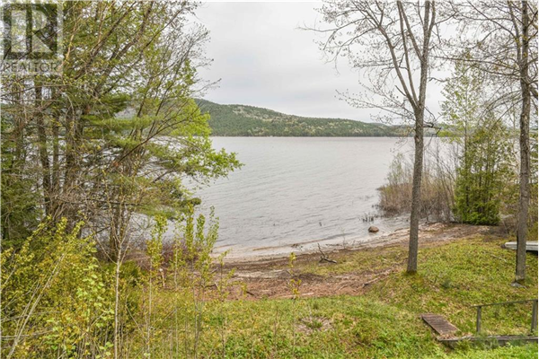 81 RED DEER TRAIL, Laurentian Hills