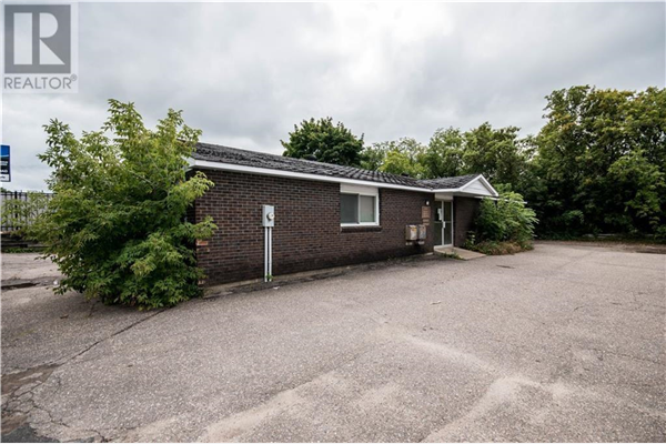 240 MACKAY STREET, Pembroke