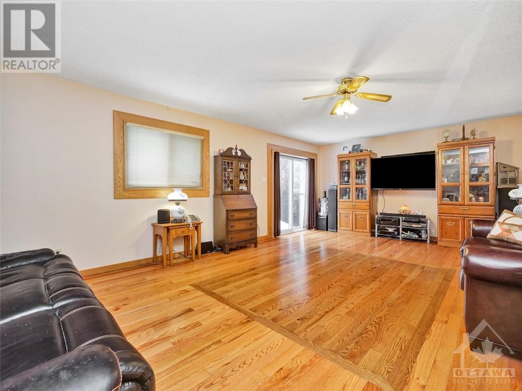 Listing 1342759 - Large Photo # 15