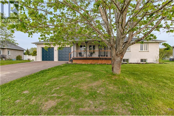 10 HERON DRIVE, Pembroke