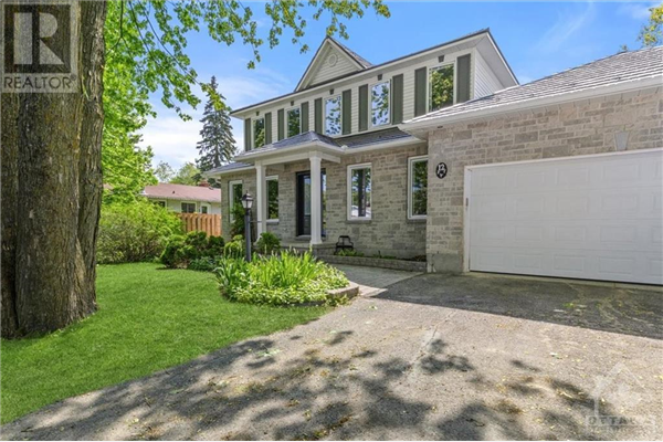 12 MOORE STREET, Ottawa