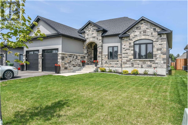 82 NOBLE CRESCENT, Petawawa