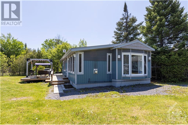 7 STRICKLAND PRIVATE, Ottawa