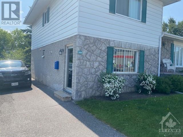2699 LAURIER STREET