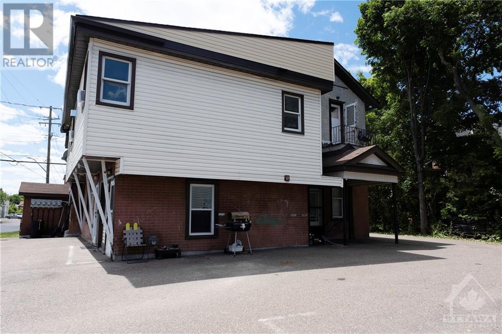 229 ELGIN STREET W