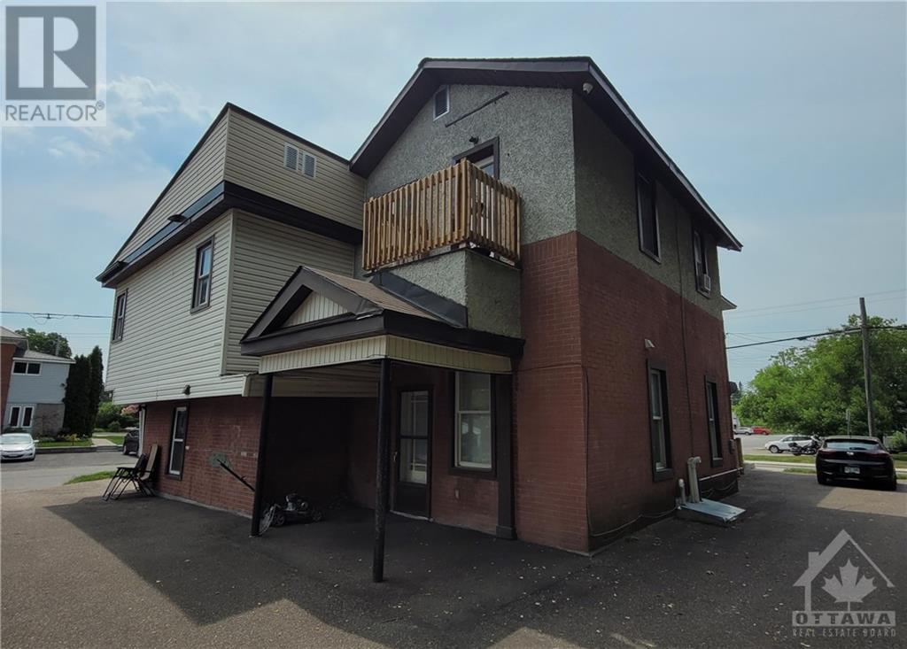 229 ELGIN STREET W