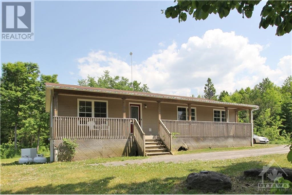 6115 DWYER HILL ROAD, Ottawa